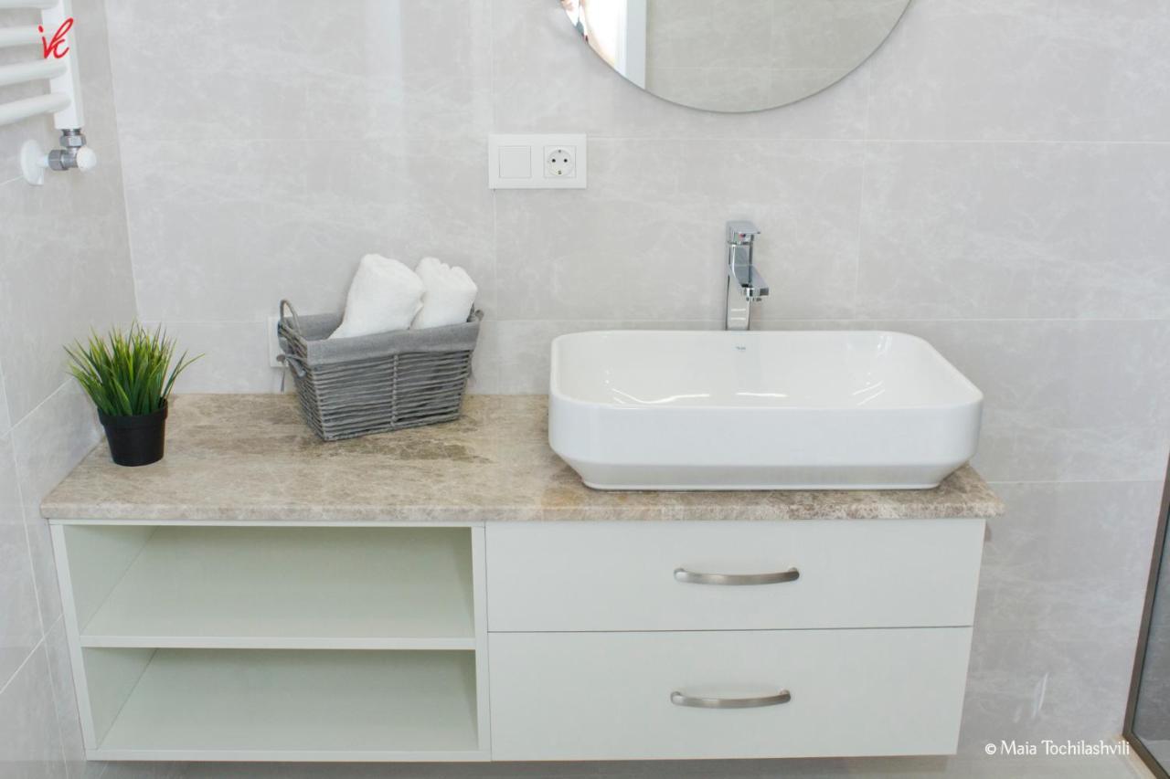 Aura Sameba, Luxury Apartment تبليسي المظهر الخارجي الصورة